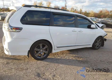 2015 Toyota Sienna Se 8 Passenger z USA, uszkodzony, nr VIN 5TDXK3DC7FS642221